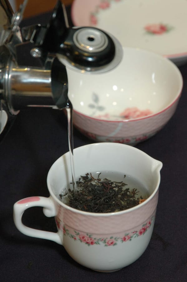 찻집에서 Tea House로: 동서양 차 문화 교류의 역사적 여정